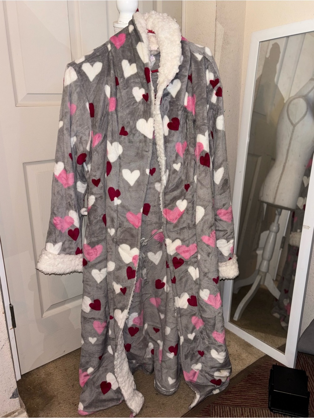 Plush Heart-Print Teddy Jacket – Gray with Pink, White & Burgundy Hearts